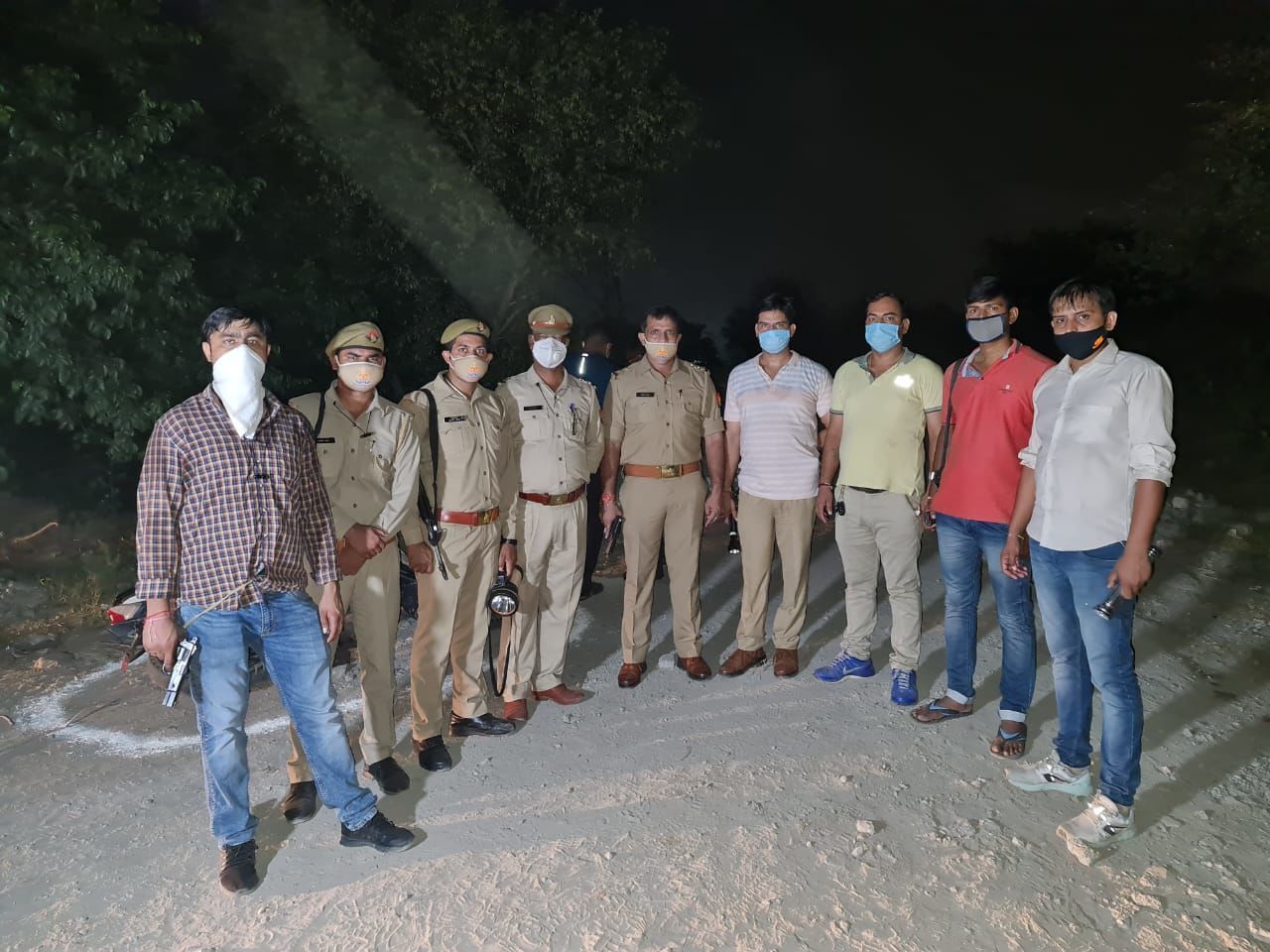 नोएडा में पुलिस से बदमाशों की मुठभेड़, एक बदमाश को लगी गोली नोएडा में पुलिस से बदमाशों की मुठभेड़, एक बदमाश को लगी गोली
