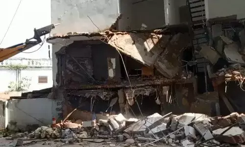 अतीक अहमद की अवैध बिल्डिंग हुई ध्वस्त