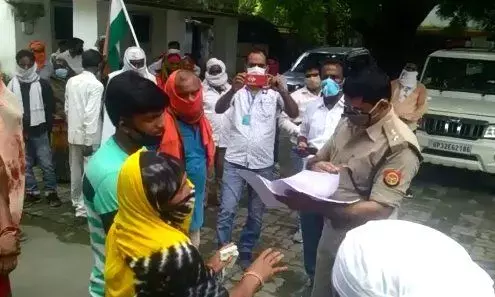 ग्रामीणों ने एसपी को गोमती नदी में डूबकर हुई मौत को हत्या बताया ग्रामीणों ने एसपी को गोमती नदी में डूबकर हुई मौत को हत्या बताया