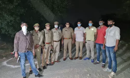 नोएडा में पुलिस से बदमाशों की मुठभेड़, एक बदमाश को लगी गोली नोएडा में पुलिस से बदमाशों की मुठभेड़, एक बदमाश को लगी गोली