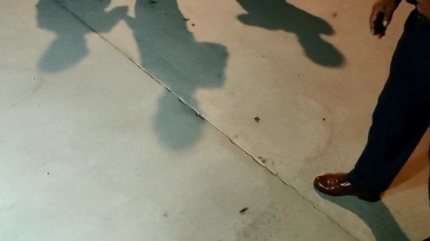 नोएडा में वाइक सवार दो बदमाशों ने कार में बैठे चार लोंगों पर की अंधाधुंध फायरिंग, दो व्यापारियों की मौत, दो सुरक्षित नोएडा में वाइक सवार दो बदमाशों ने कार में बैठे चार लोंगों पर की अंधाधुंध फायरिंग, दो व्यापारियों की मौत, दो सुरक्षित