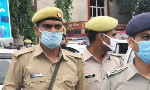 यूपी के नोएडा में कैब ड्राइवर का शव मिलने से हड़कंप, परिजन बोले मारने इ पहले लगवाए जय श्रीराम के नारे यूपी के नोएडा में कैब ड्राइवर का शव मिलने से हड़कंप, परिजन बोले मारने इ पहले लगवाए जय श्रीराम के नारे