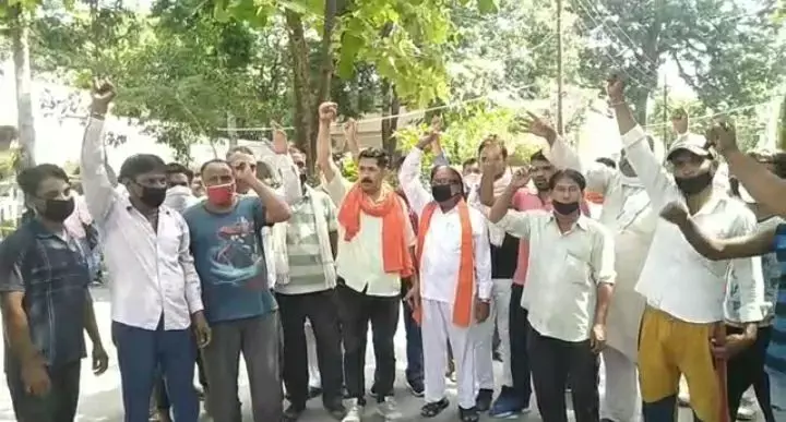 बढ़ते अपराध व भ्रस्टाचार के खिलाफ शिव सेना हुई लामबंद बढ़ते अपराध व भ्रस्टाचार के खिलाफ शिव सेना हुई लामबंद