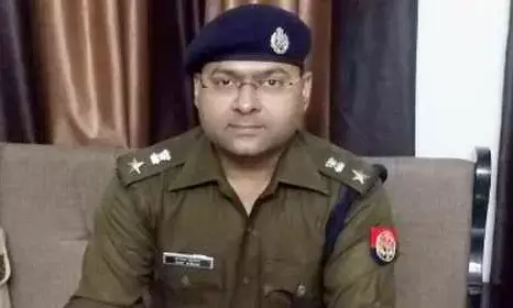 मैनपुरी में युवक की हत्या पर एसपी अजय कुमार ने परिजनों को दिलाई चार लाख राहत राशी मैनपुरी में युवक की हत्या पर एसपी अजय कुमार ने परिजनों को दिलाई चार लाख राहत राशी