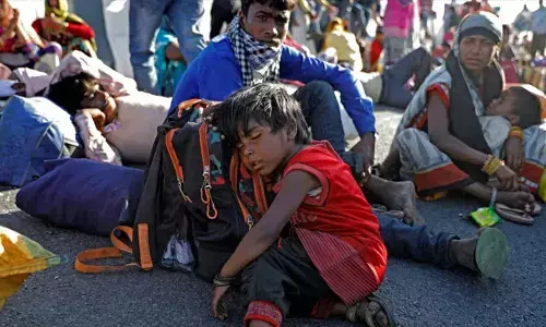 सरकारी खजाना नहीं हुआ अनलॉक, लड़खड़ाती अर्थवयवस्था का दंश झेल रहे गरीब और मजदूर