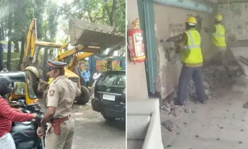 कंगना के दफ्तर में BMC ने जेसीबी से की तोड़फोड़ शुरू, कंगना बोलीं- याद रख बाबर, यह मंदिर फिर बनेगा