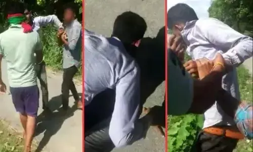 गोरखपुरः युवक की पिटाई के बाद जबरन थूक चटवाया, वीडियो वायरल गोरखपुरः युवक की पिटाई के बाद जबरन थूक चटवाया, वीडियो वायरल