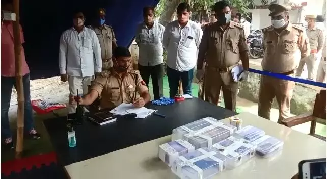 सुल्तानपुर पुलिस की बड़ी कामयाबी, लाखों की लूट का खुलासा, दो इनामी बदमाश किये गिरफ्तार