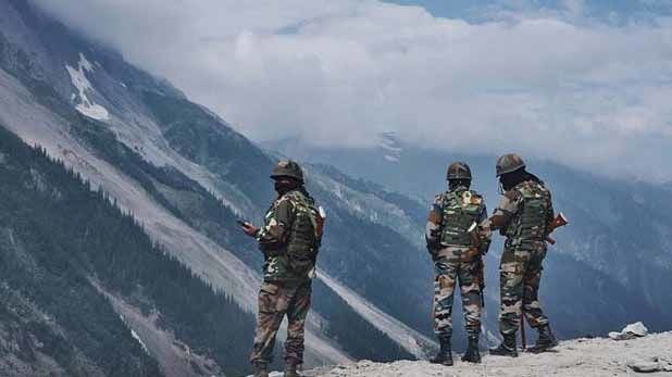 फिंगर 4 की कई चोटियों पर अब भारतीय सेना का कब्जा, पैंगॉन्ग लेक इलाके में पहले चीन हावी था फिंगर 4 की कई चोटियों पर अब भारतीय सेना का कब्जा, पैंगॉन्ग लेक इलाके में पहले चीन हावी था