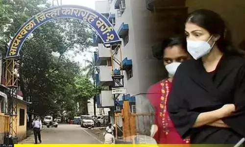 भायखला जेल में यूं बीती रिया चक्रवर्ती की पहली रात, अलग सेल...बगल में इंद्राणी मुखर्जी का बैरक