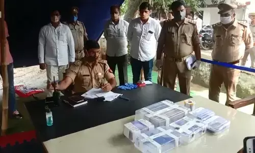 सुल्तानपुर पुलिस की बड़ी कामयाबी, लाखों की लूट का खुलासा, दो इनामी बदमाश किये गिरफ्तार सुल्तानपुर पुलिस की बड़ी कामयाबी, लाखों की लूट का खुलासा, दो इनामी बदमाश किये गिरफ्तार