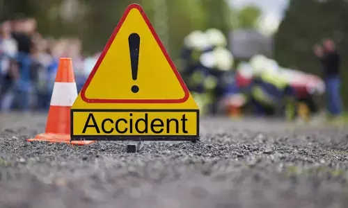 कासगंज में बड़ा हादसा : दो कारों की भीषण टक्कर में तीन की मौत, पांच घायल कासगंज में बड़ा हादसा : दो कारों की भीषण टक्कर में तीन की मौत, पांच घायल