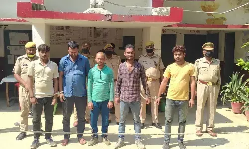 इटावा पुलिस ने अवैध शराब की बिक्री करने वाले 5 शातिर अभियुक्त किये गिरफ्तार