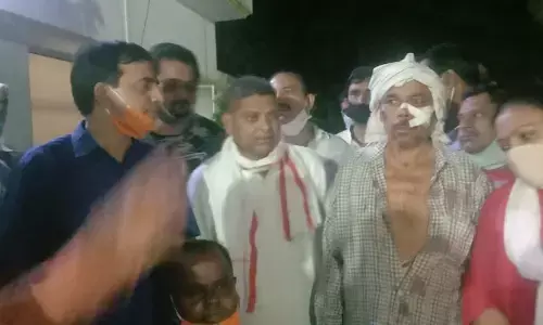 योगीराज में अधिकारी बेलगाम, किसान को जमकर पीटा, लेखपाल सस्पेंड