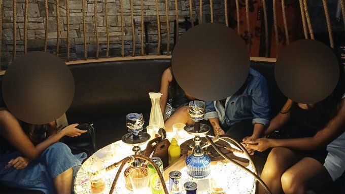 गाजियाबाद : एंजल मॉल में हुक्का बार पर पुलिस ने मारा छापा, पकड़े गए 50 लड़के और लड़कियां, मचा हड़कंप गाजियाबाद : एंजल मॉल में हुक्का बार पर पुलिस ने मारा छापा, पकड़े गए 50 लड़के और लड़कियां, मचा हड़कंप