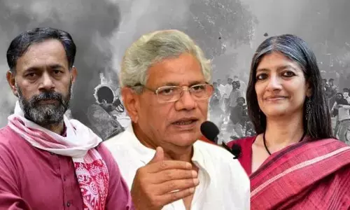 दिल्ली दंगे : चार्जशीट में सीताराम येचुरी व योगेंद्र यादव के नाम, दिल्ली पुलिस ने दी सफाई दिल्ली दंगे : चार्जशीट में सीताराम येचुरी व योगेंद्र यादव के नाम, दिल्ली पुलिस ने दी सफाई