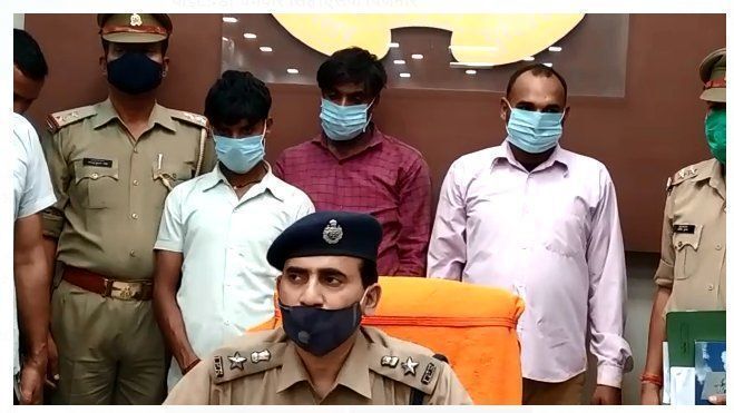 बिजनौर में रंगदारी मांगने वाले तीन अभियुक्त गिरफ्तार बिजनौर में रंगदारी मांगने वाले तीन अभियुक्त गिरफ्तार