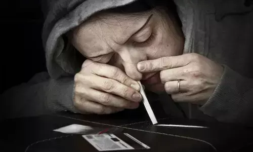 प्यादों को घेरने से नहीं होगी ड्रग्स के बादशाह की मात