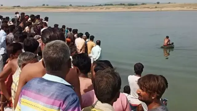 राजस्थान: चंबल नदी में 30 लोगों से भरी नाव पलटी, 20 को बचाया गया, 10 लापता