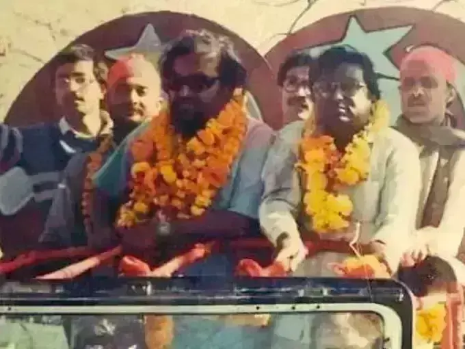 बिहार का वह विधायक जिसे मारी गई थी 107 गोलियां, भीड़ को शांत कराने हेलीकॉप्टर से पहुंचे थे लालू बिहार का वह विधायक जिसे मारी गई थी 107 गोलियां, भीड़ को शांत कराने हेलीकॉप्टर से पहुंचे थे लालू