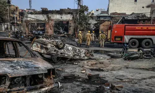 Delhi Riots : HC ने हत्या के मामले में 2 आरोपी को दी जमानत, जानिए क्या है मामला Delhi Riots : HC ने हत्या के मामले में 2 आरोपी को दी जमानत, जानिए क्या है मामला