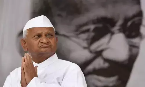 मोदी सरकार किसानों के प्रति संवेदनशील नहीं : अन्ना हजारे मोदी सरकार किसानों के प्रति संवेदनशील नहीं : अन्ना हजारे
