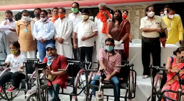 प्रधानमंत्री मोदी के जन्मदिन पर मंत्री नन्दी और महापौर ने दिव्यांगों में बांटे दिव्यांग उपकरण प्रधानमंत्री मोदी के जन्मदिन पर मंत्री नन्दी और महापौर ने दिव्यांगों में बांटे दिव्यांग उपकरण