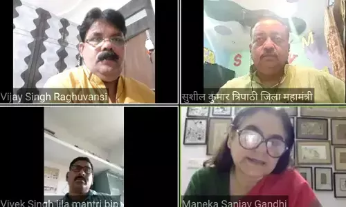 सुल्तानपुर सांसद मेनका गाँधी ने पीएम मोदी के जन्मदिन को यूँ मनाया क्षेत्रीय लोंगों के संग सुल्तानपुर सांसद मेनका गाँधी ने पीएम मोदी के जन्मदिन को यूँ मनाया क्षेत्रीय लोंगों के संग