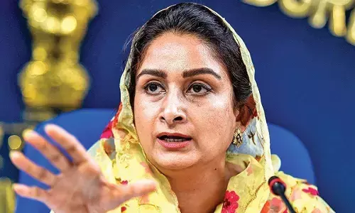 केंद्रीय मंत्री हरसिमरत कौर का किसानों के मुद्दे पर इस्तीफा, बीजेपी में हड़कंप केंद्रीय मंत्री हरसिमरत कौर का किसानों के मुद्दे पर इस्तीफा, बीजेपी में हड़कंप