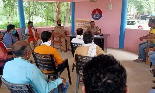आईपीएस अशोक वेंकट (ASP) ने सर्राफा व्यापारियों की बुलाई बैठक, सुरक्षित व्यावसायिक माहौल बनाने के लिए दिया सुझाव आईपीएस अशोक वेंकट (ASP) ने सर्राफा व्यापारियों की बुलाई बैठक, सुरक्षित व्यावसायिक माहौल बनाने के लिए दिया सुझाव