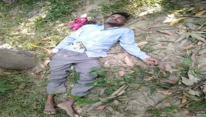 शामली जिले में युवक के मिला पेड़ पर लटका हुआ शव, मचा हडकम्प