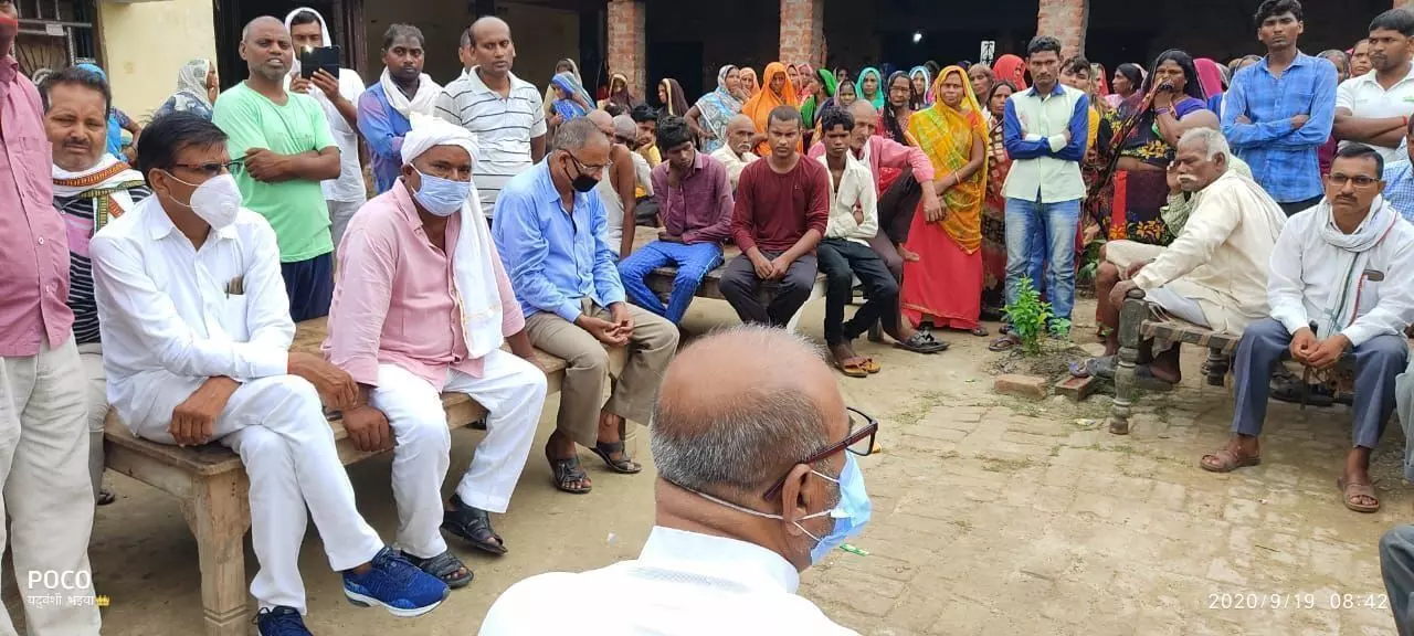 जौनपुर प्रधान हत्याकांड : पीड़ित परिवार से मिलने पहुंचे सपा विधायक शैलेंद्र यादव ललई