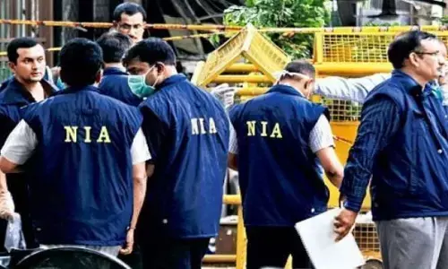 NIA ने बंगाल और केरल में कई ठिकानों पर की छापेमारी, अलकायदा के 9 आतंकी गिरफ्तार NIA ने बंगाल और केरल में कई ठिकानों पर की छापेमारी, अलकायदा के 9 आतंकी गिरफ्तार