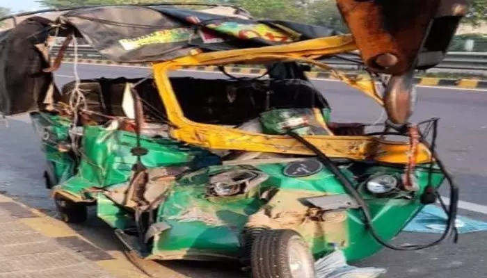 अयोध्या: ट्रक और ऑटो की टक्कर में चार की मौत, नौ घायल