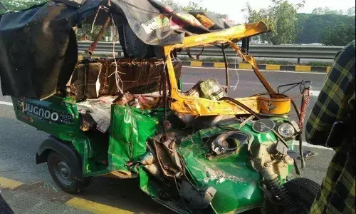 अयोध्या में भीषण सड़क हादसा, चार लोगों की मौत, 9 घायल, CM योगी ने जताया शोक अयोध्या में भीषण सड़क हादसा, चार लोगों की मौत, 9 घायल, CM योगी ने जताया शोक