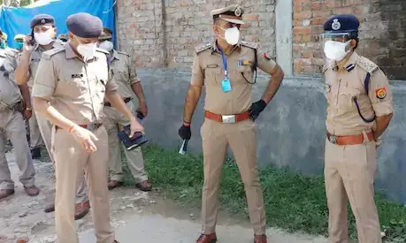 गोरखपुर: बदमाशों ने दिन दहाड़े मां-बेटी पर की ताबड़तोड़ फायरिंग, मां की मौत