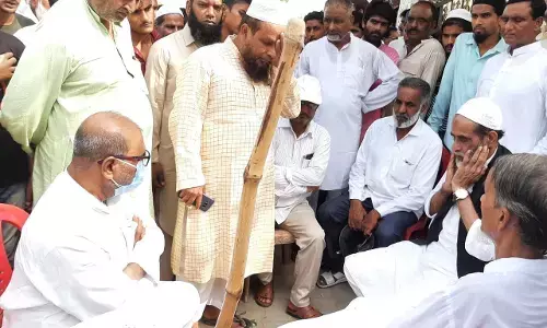 जौनपुर हत्याकांड: पीड़ित परिवार से मिलने पहुंचे ललई यादव, प्रशासन पर लगाया आरोप!