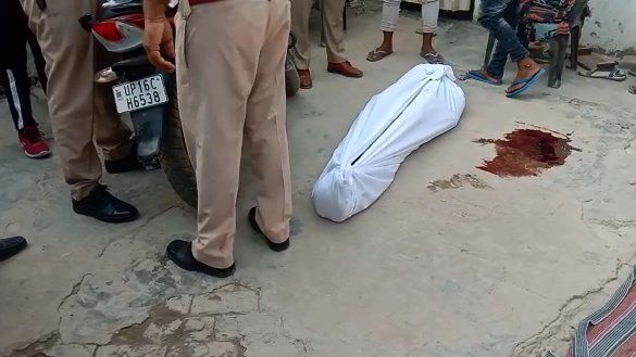नोएडा में प्रेमी प्रेमिका ने मारी गोली, दोनो की उम्र महज 20 साल नोएडा में प्रेमी प्रेमिका ने मारी गोली, दोनो की उम्र महज 20 साल