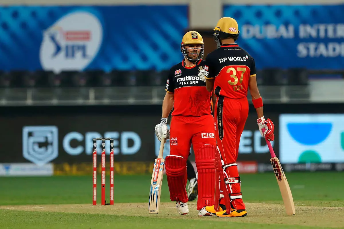 IPL 2020 RCBvsSRH Live Score : वॉर्नर-बेयरस्टो क्रीज पर, हैदराबाद के सामने 164 का लक्ष्य