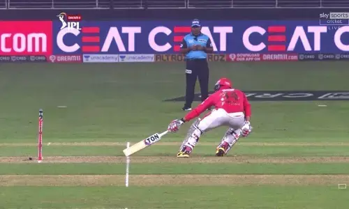 IPL 2020: अंपायर के एक गलत फैसले ने KXIP से छीनी जीत, शॉर्ट रन पर छिड़ा विवाद, सहवाग को आया गुस्सा IPL 2020: अंपायर के एक गलत फैसले ने KXIP से छीनी जीत, शॉर्ट रन पर छिड़ा विवाद, सहवाग को आया गुस्सा