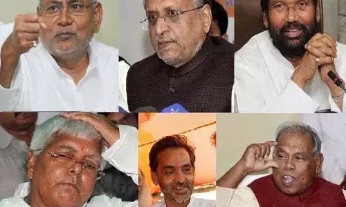 बिहार में छोटे दलों के आगे क्यों बेबस हैं बड़े दल? बिहार में छोटे दलों के आगे क्यों बेबस हैं बड़े दल?