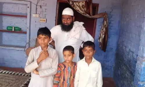 शामली : 8 बच्चो की माँ प्रेमी संग फरार