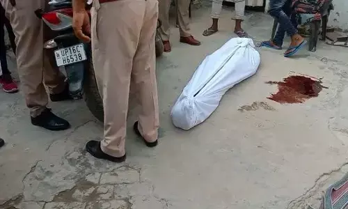 नोएडा में प्रेमी प्रेमिका ने मारी गोली, दोनो की उम्र महज 20 साल नोएडा में प्रेमी प्रेमिका ने मारी गोली, दोनो की उम्र महज 20 साल