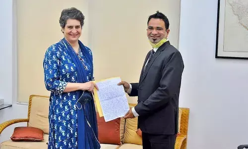 प्रियंका गांधी से कफ़ील खान ने की मुलाकात प्रियंका गांधी से कफ़ील खान ने की मुलाकात