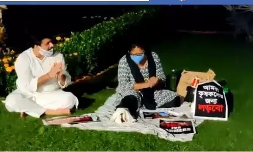 सांसद संजय सिंह समेत आठ राज्यसभा दे रहे ही धरना और गा रहे है ये गाना! सांसद संजय सिंह समेत आठ राज्यसभा दे रहे ही धरना और गा रहे है ये गाना!