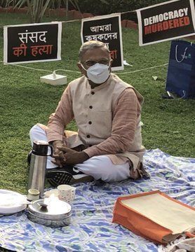 जख्मों पर गर्म चाय ऐसे डाली जाती है जख्मों पर गर्म चाय ऐसे डाली जाती है