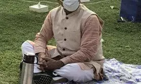 जख्मों पर गर्म चाय ऐसे डाली जाती है