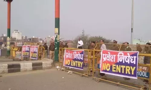 गाजियाबाद में अपराध रुकने का नाम नहीं ले रहा, घर के बाहर झाड़ू लगा रही लड़की को बंधक बनाकर दिनदहाड़े लूट गाजियाबाद में अपराध रुकने का नाम नहीं ले रहा, घर के बाहर झाड़ू लगा रही लड़की को बंधक बनाकर दिनदहाड़े लूट