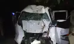 UP : बहराइच में भीषण सड़क हादसा, अनियंत्रित कार पेड़ से टकराई, चार की मौत UP : बहराइच में भीषण सड़क हादसा, अनियंत्रित कार पेड़ से टकराई, चार की मौत