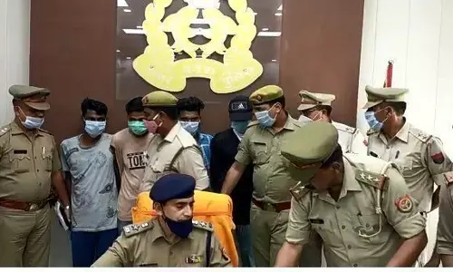 चोरी की जेसीबी मशीन के साथ 4 अभियुक्त गिरफ्तार